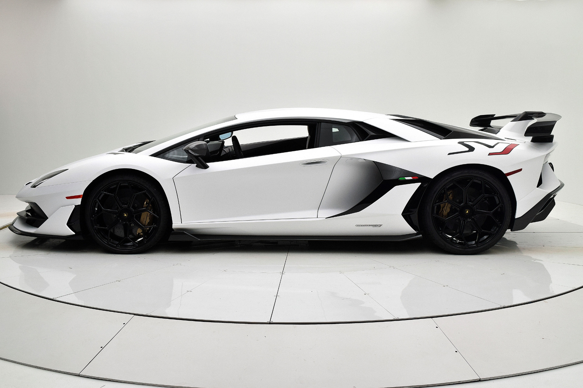 aventador svj white