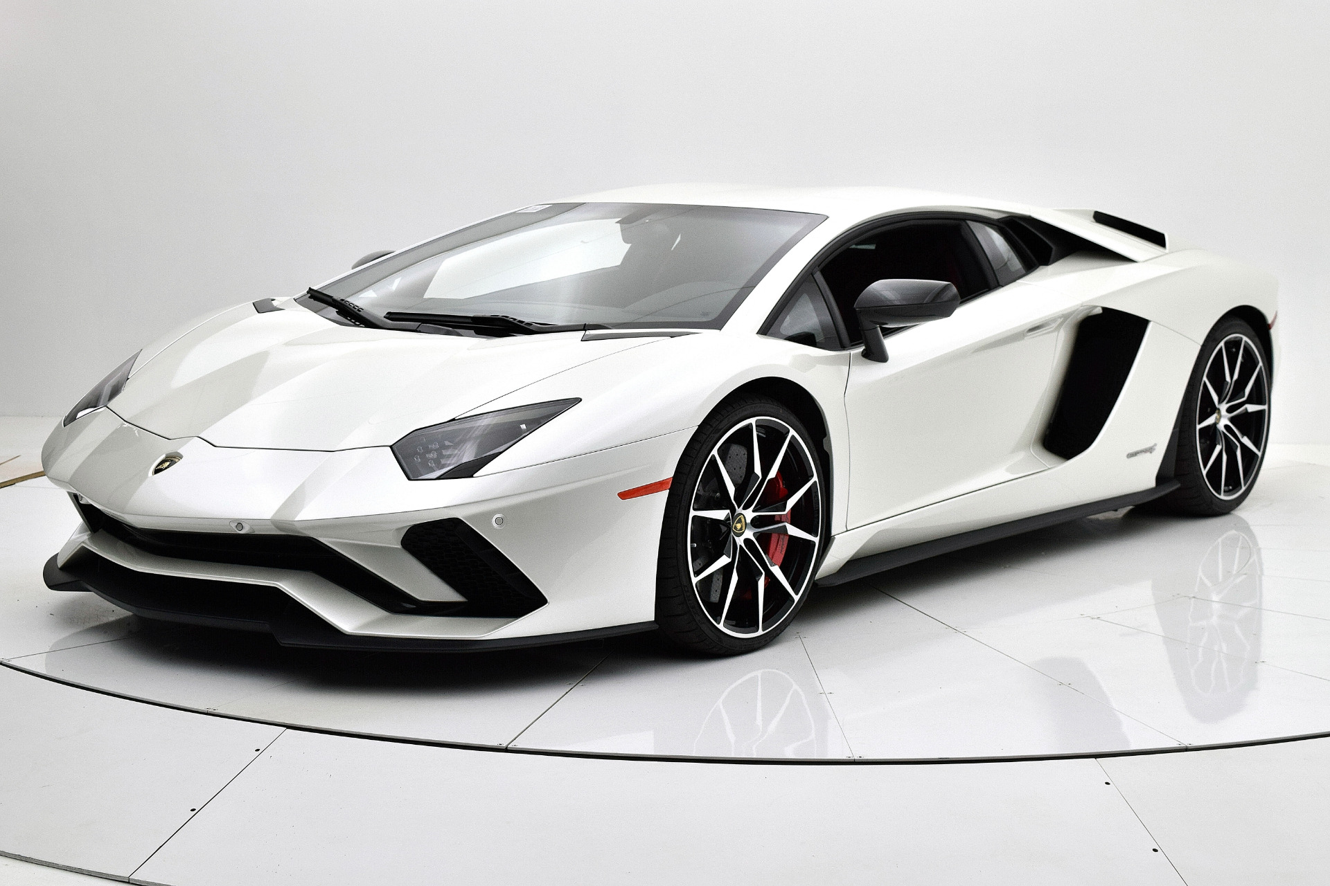 white lamborghini aventador